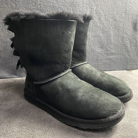 UGG Australia Bailey Bow II Black Suede Fur Boots Womens Size 9 Sherling VGUC - Picture 1 of 9